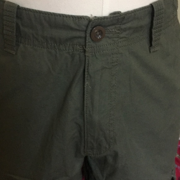 NWOT Apartment 9 Olive green cargo shorts - Picture 3 of 7